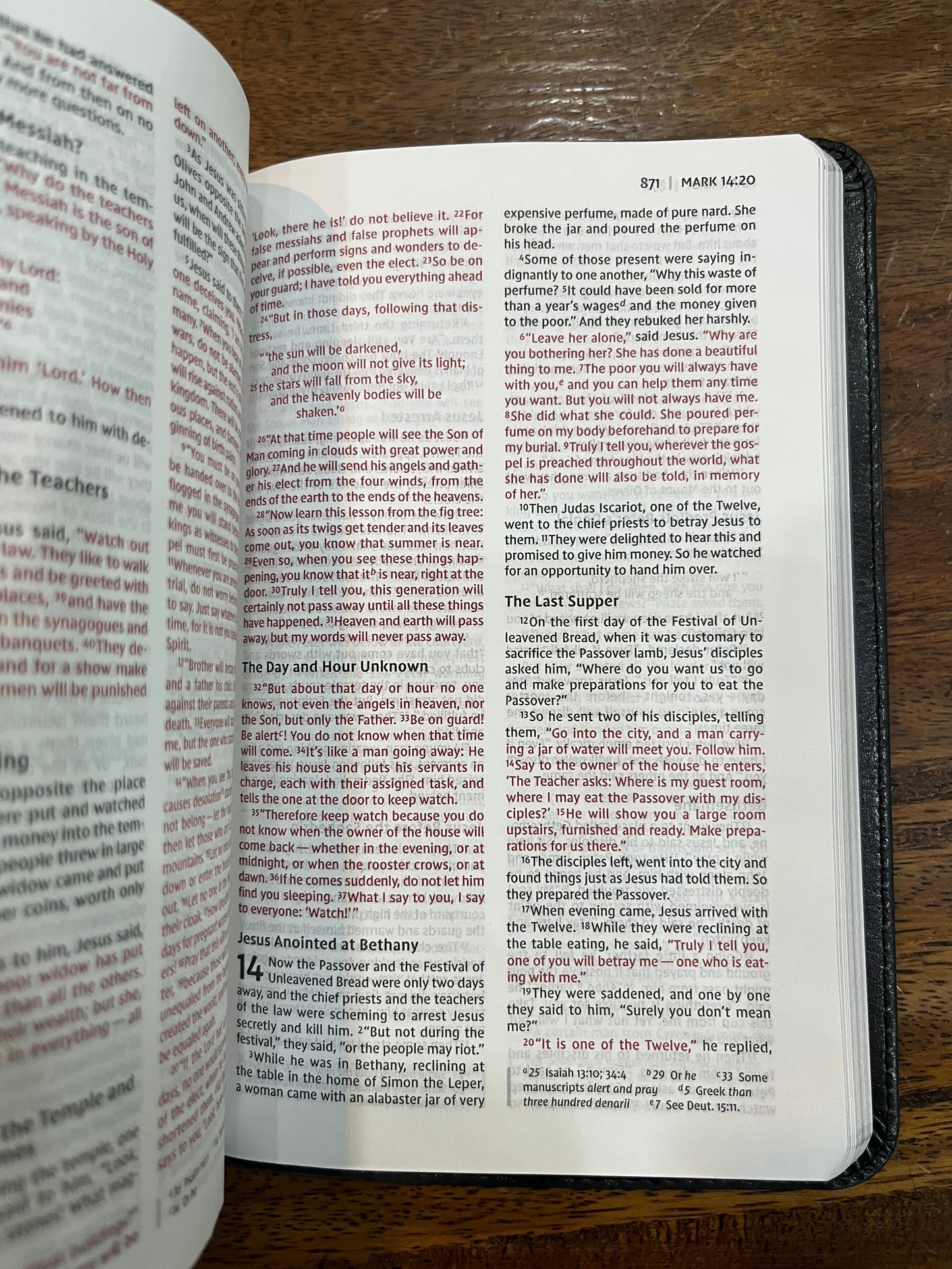 NIV, Thinline Bible, Compact, Leathersoft, Black/Gray, Red Letter, Comfort Print