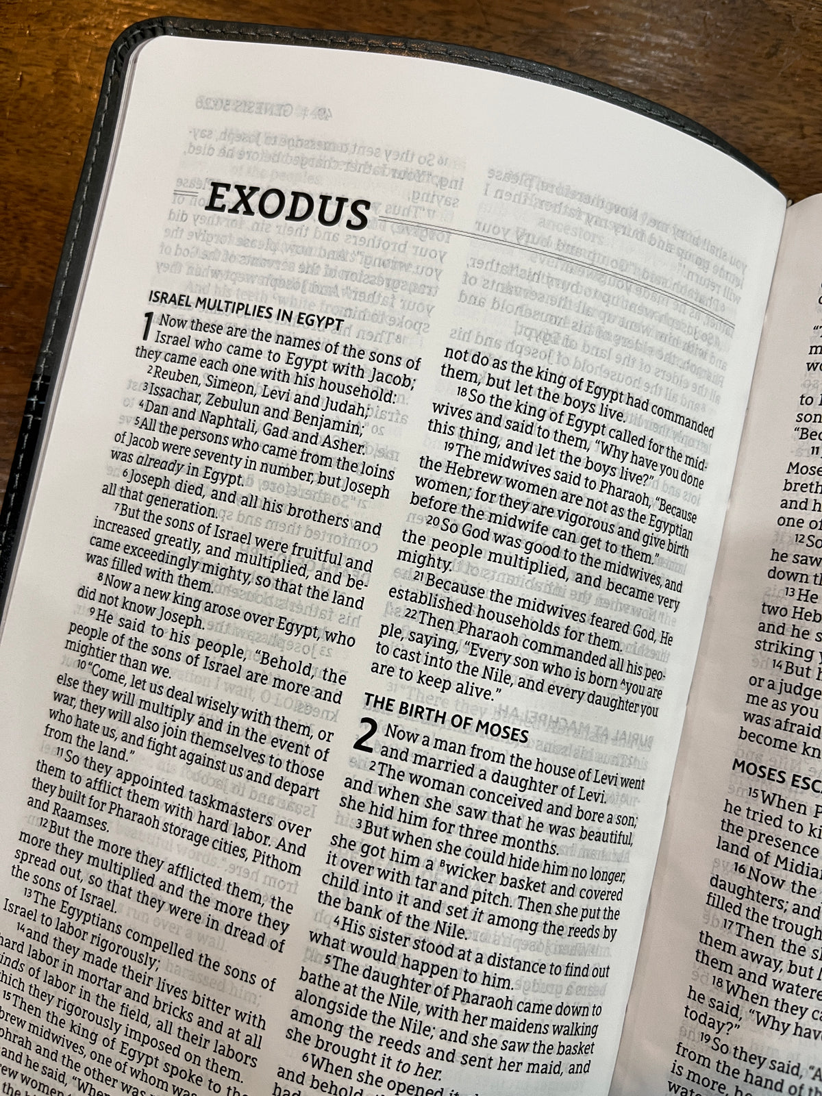 NASB Comfort Print Thinline Bible, Red Letter Edition--soft leather-look, black