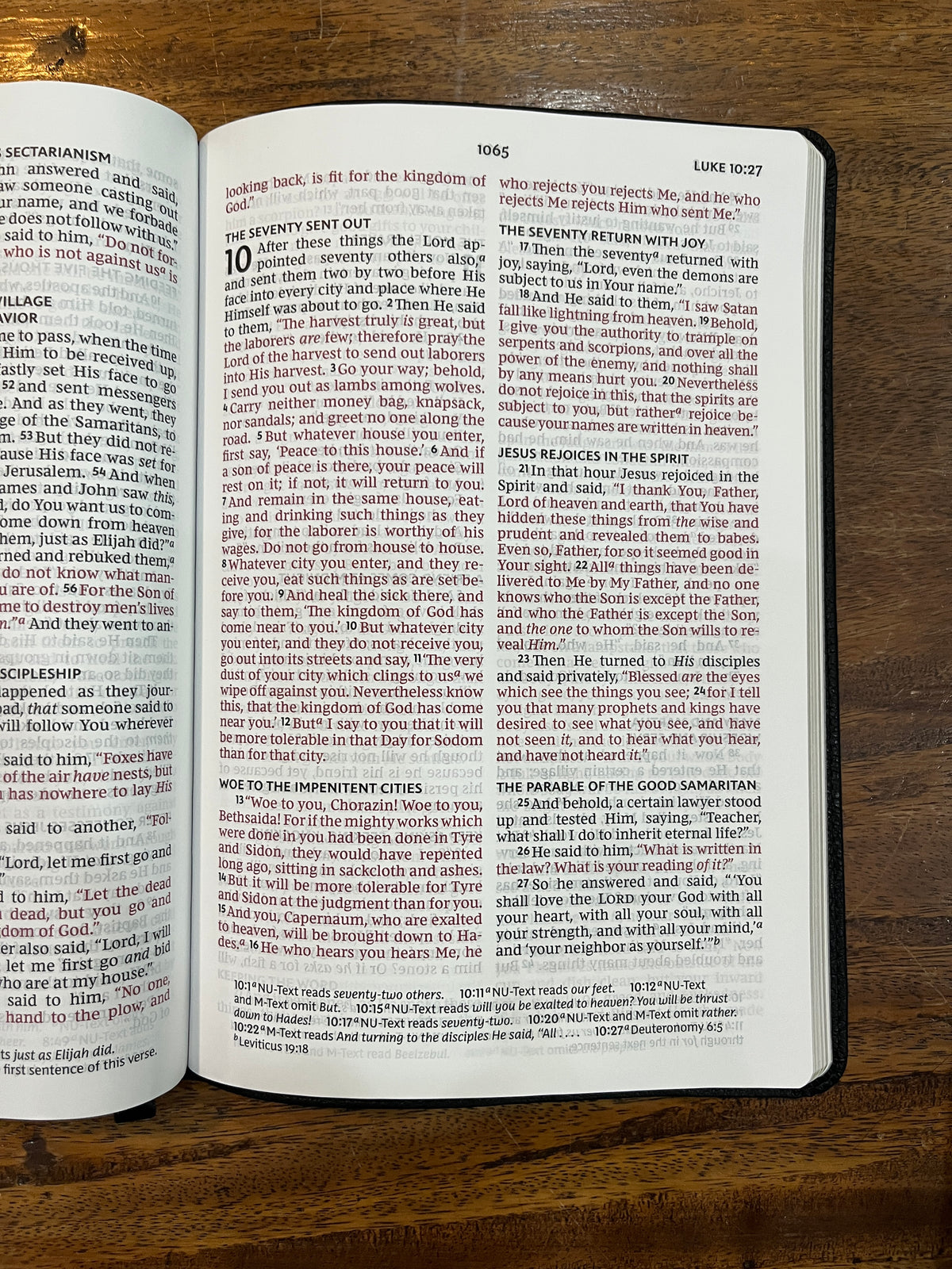 NKJV Giant-Print Thinline Bible, Comfort Print--soft leather-look, black (red letter)