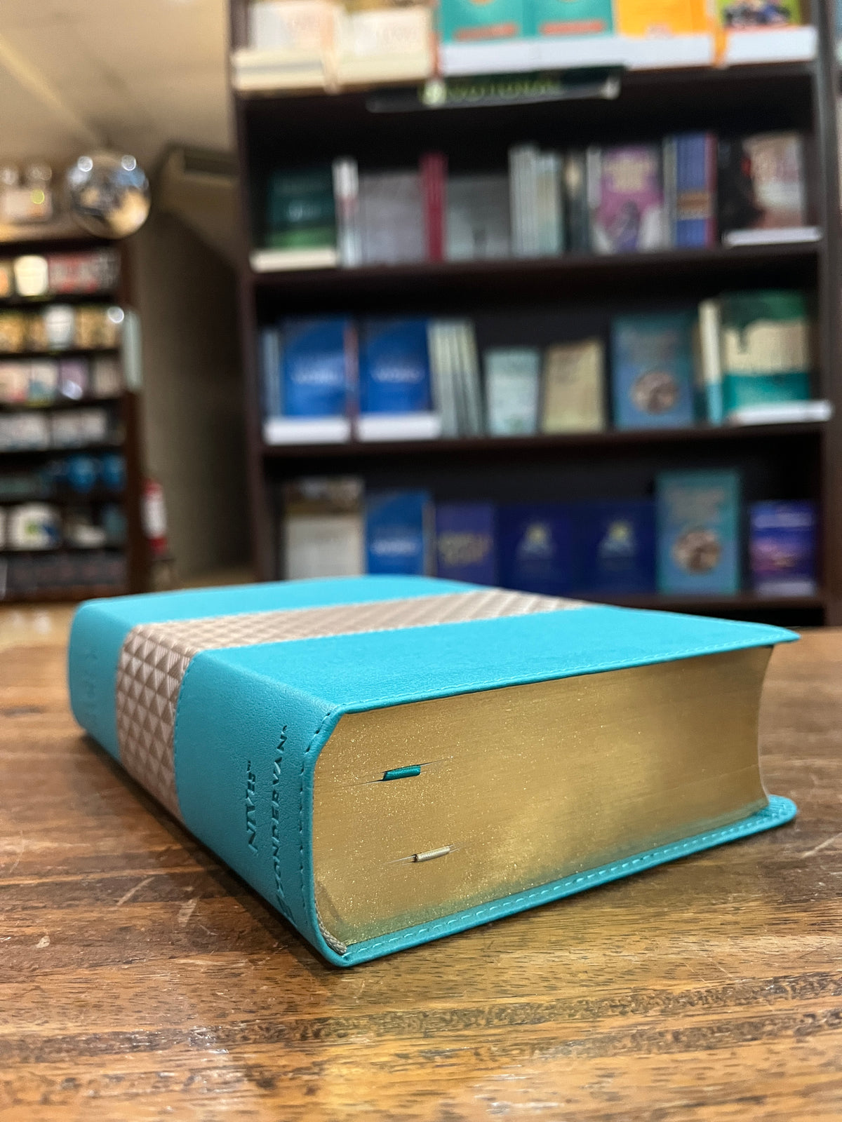 NIV Giant-Print Compact Bible Teal