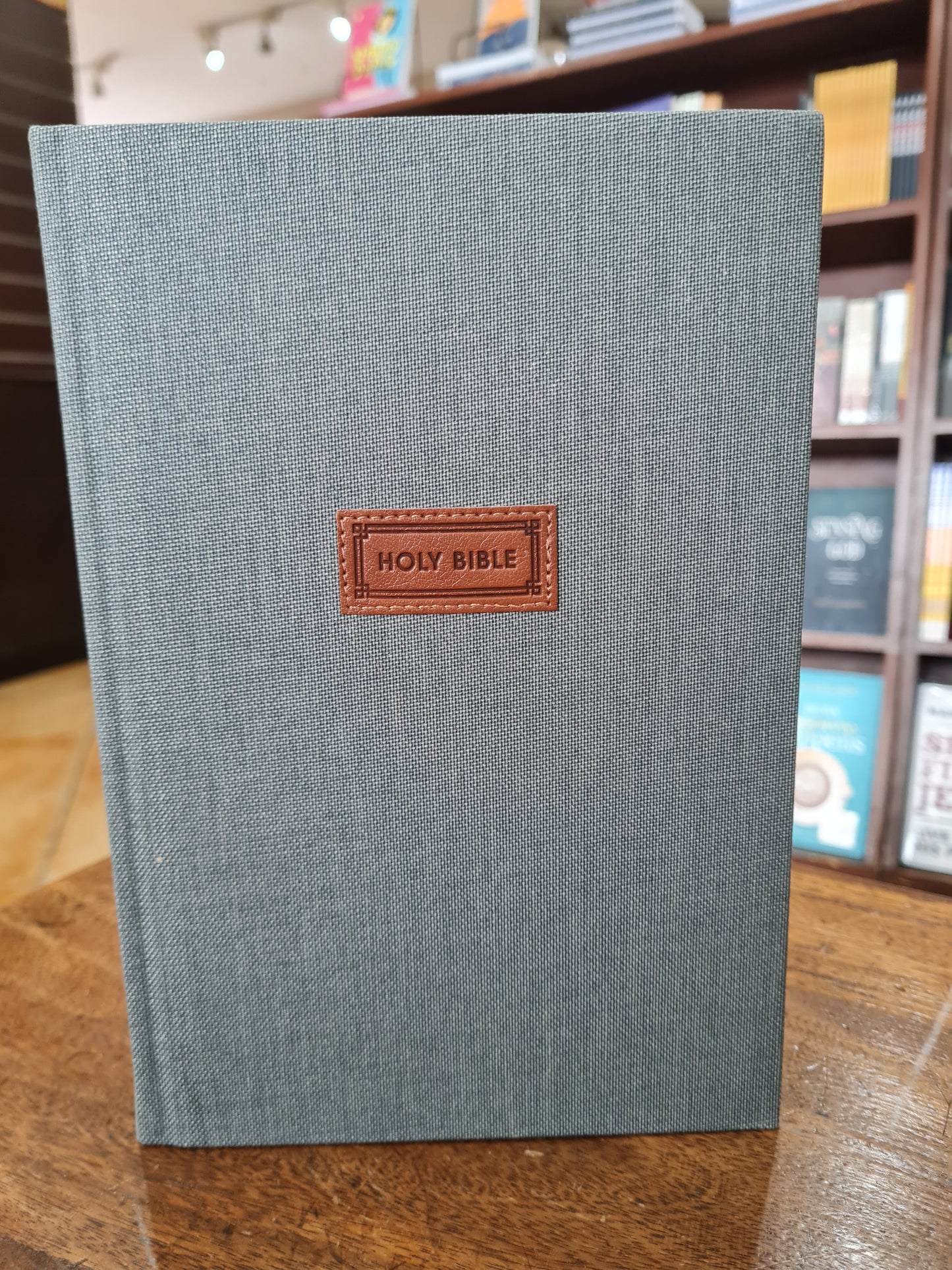 NIV The Grace and Truth Study Bible Gray (OM)