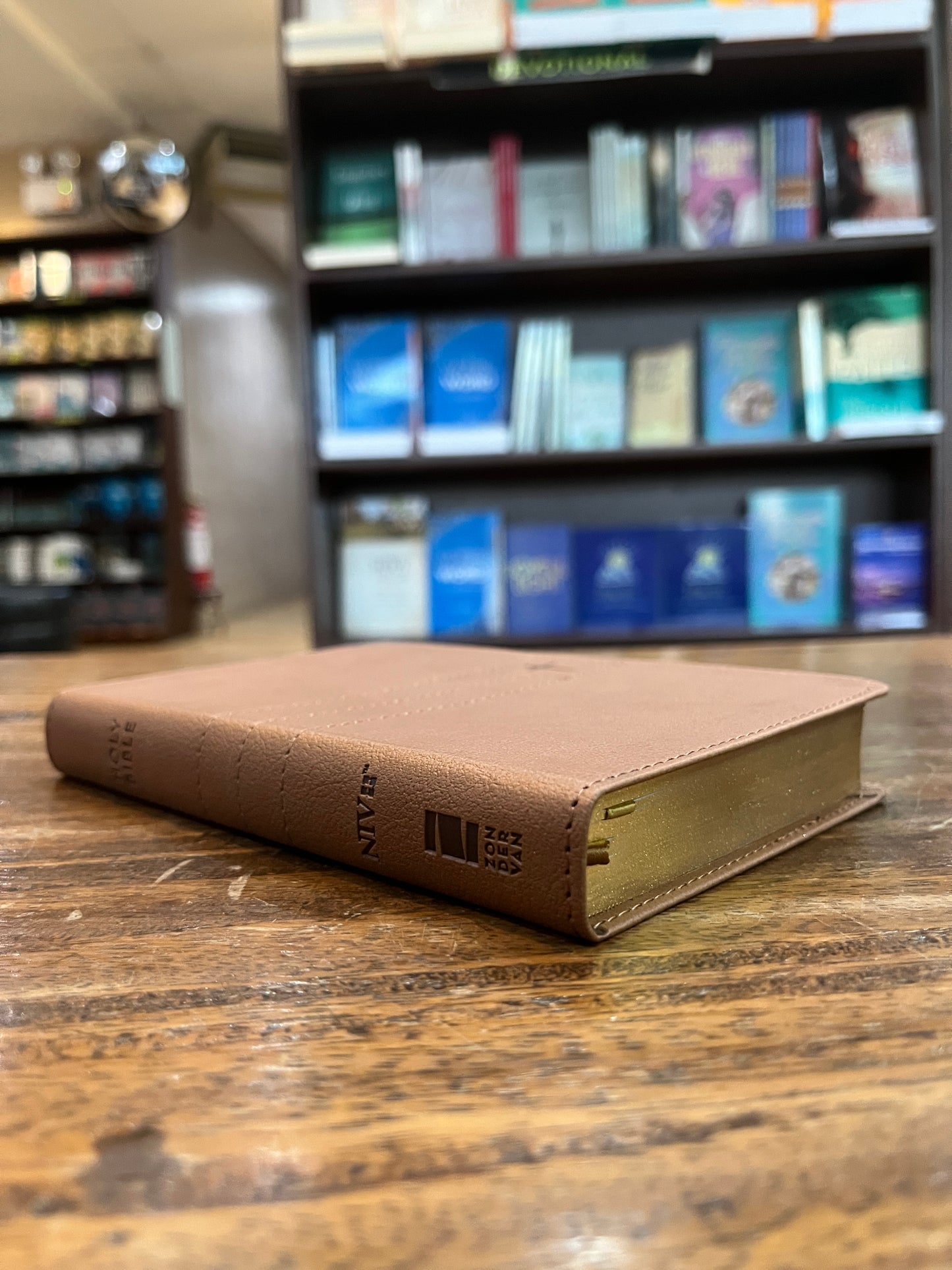 NIV, Thinline Bible, Compact, Leathersoft, Brown, Red Letter, Comfort Print