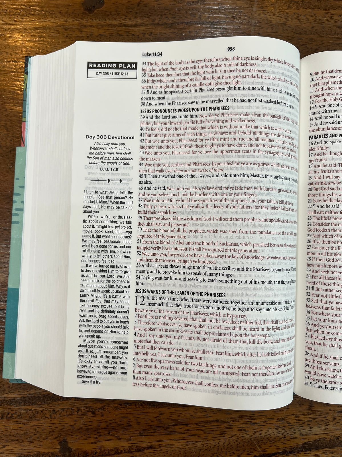 KJV Daily Wisdom for Teen Girls Devotional Bible
