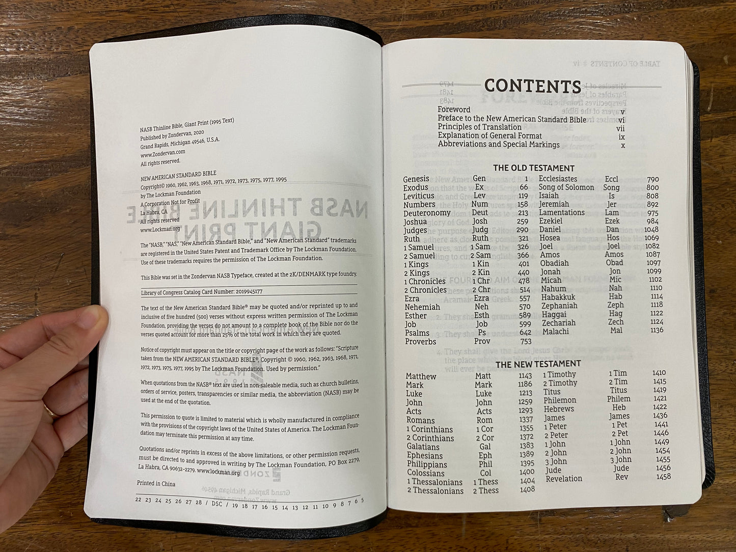 NASB Giant Print Thinline Bible Black