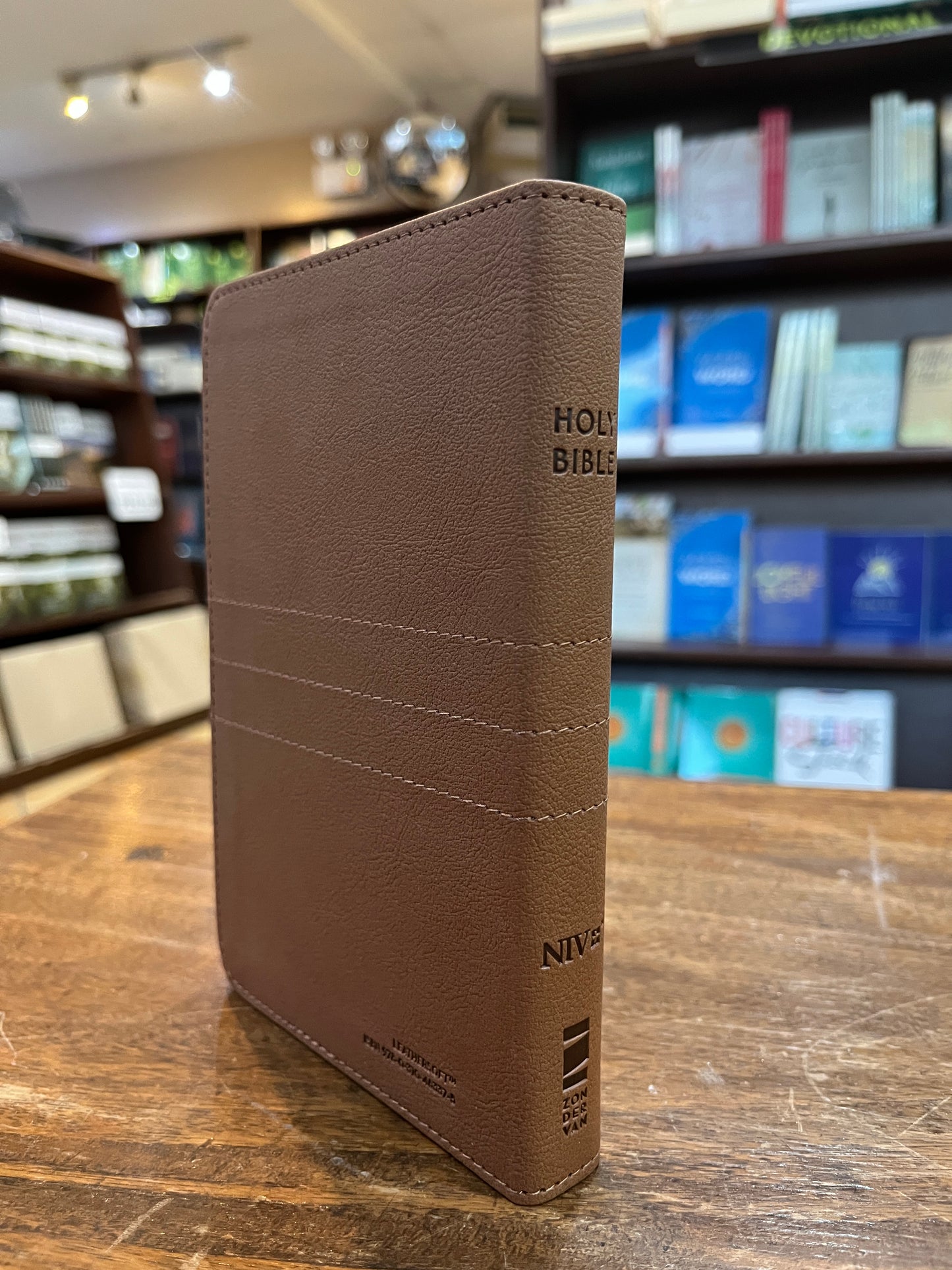 NIV, Thinline Bible, Compact, Leathersoft, Brown, Red Letter, Comfort Print