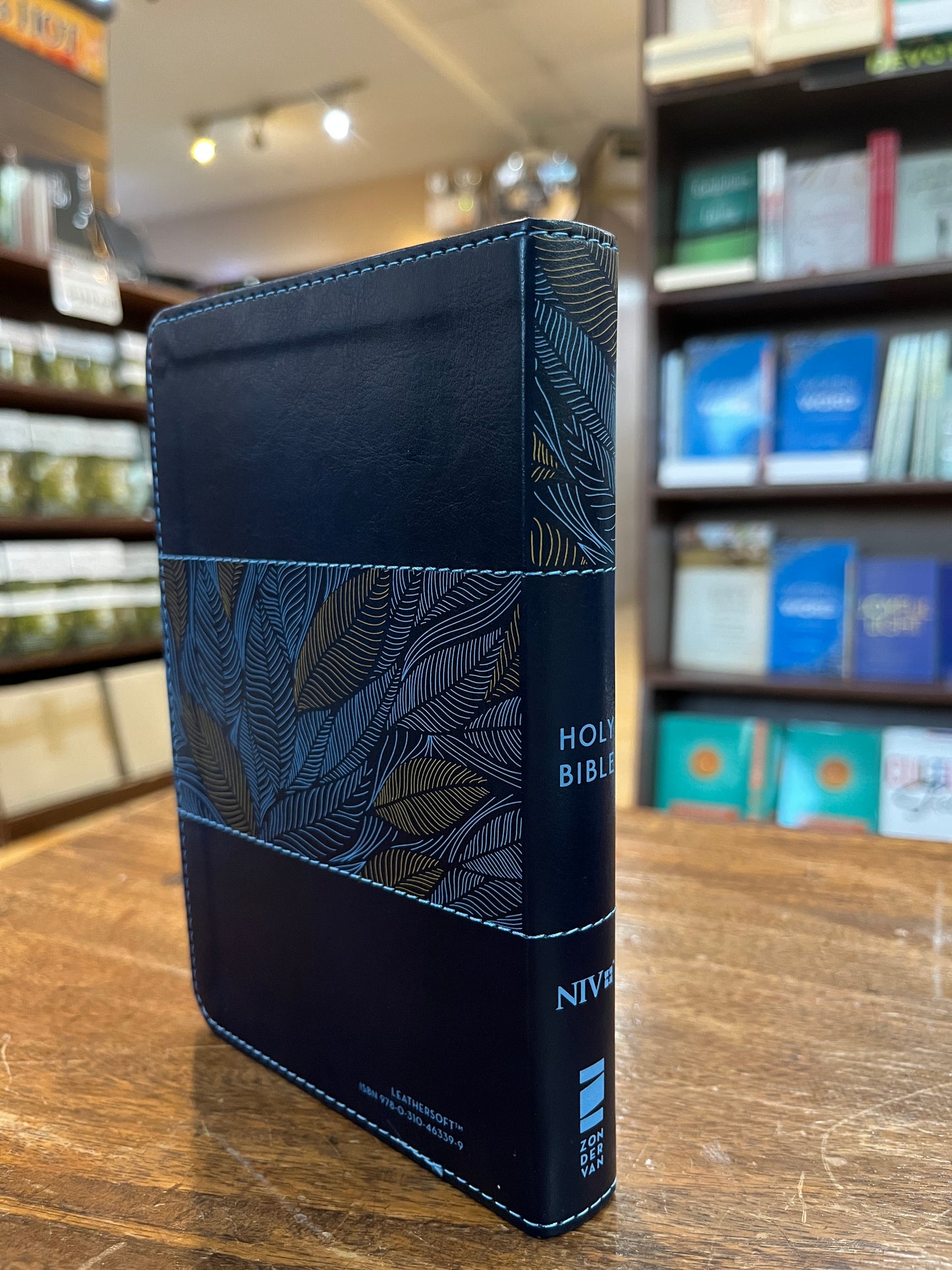 NIV, Thinline Bible, Compact, Leathersoft, Blue Floral, Red Letter, Comfort Print
