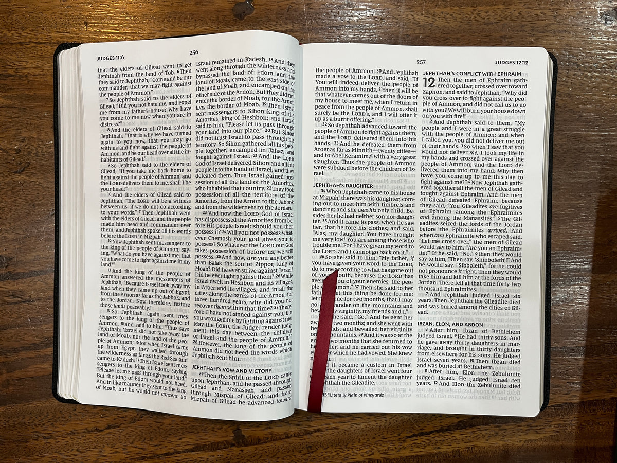 NKJV Giant-Print Thinline Bible, Comfort Print--soft leather-look, black (red letter)