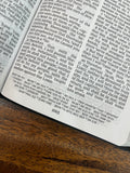 KJV Personal Size Giant Print Reference Bible (Leathersoft, Black)