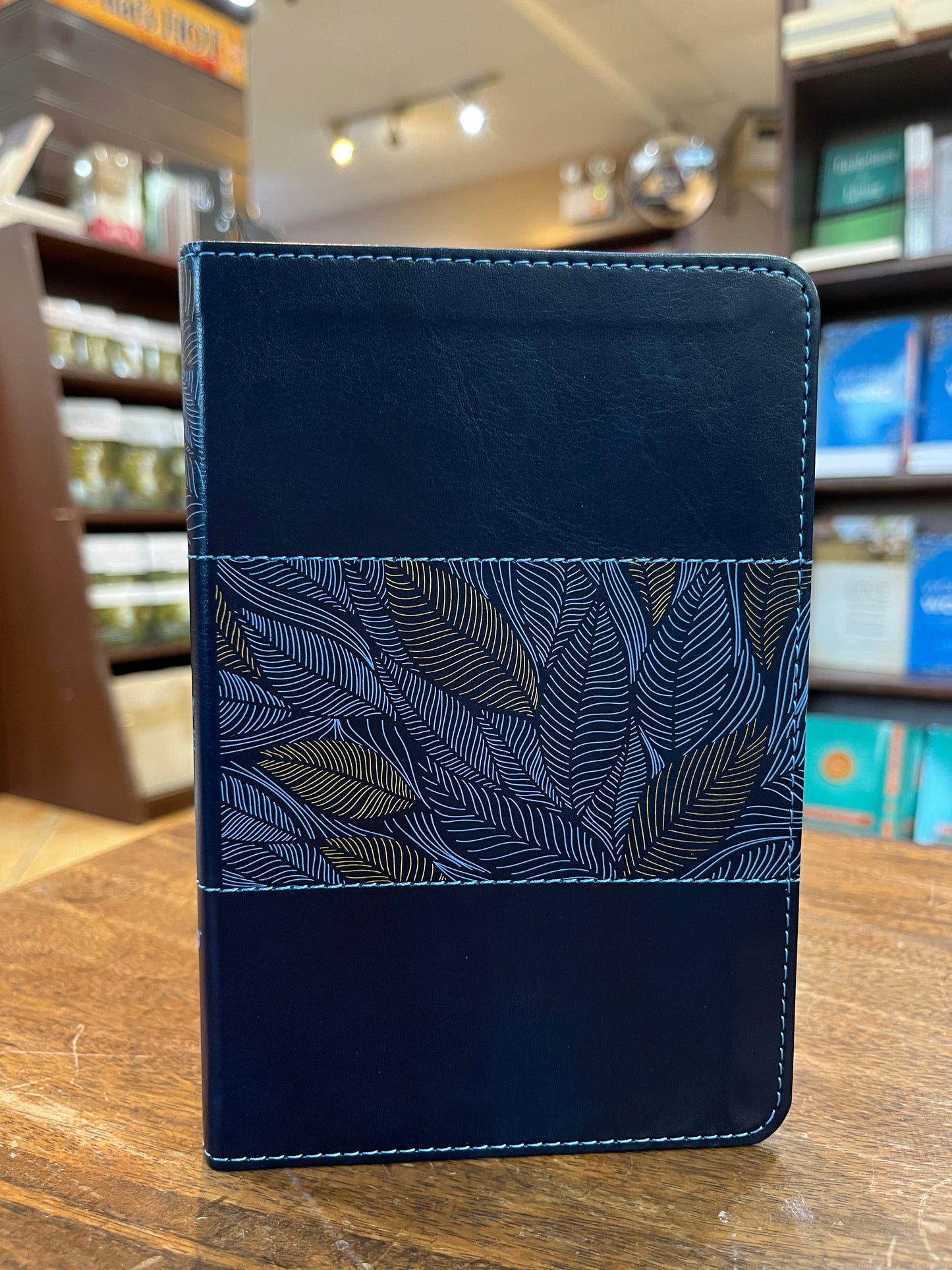 NIV, Thinline Bible, Compact, Leathersoft, Blue Floral, Red Letter, Comfort Print