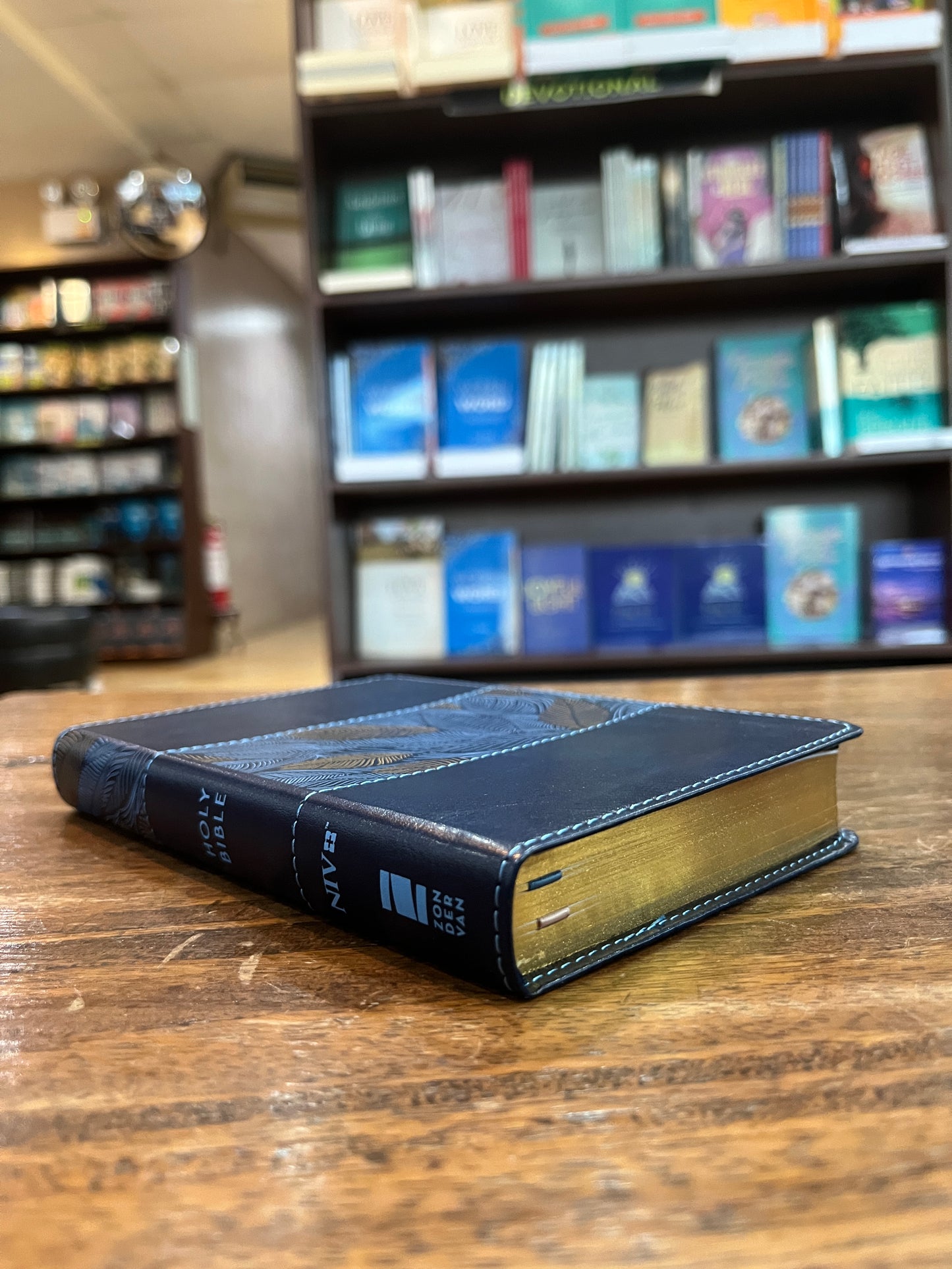 NIV, Thinline Bible, Compact, Leathersoft, Blue Floral, Red Letter, Comfort Print