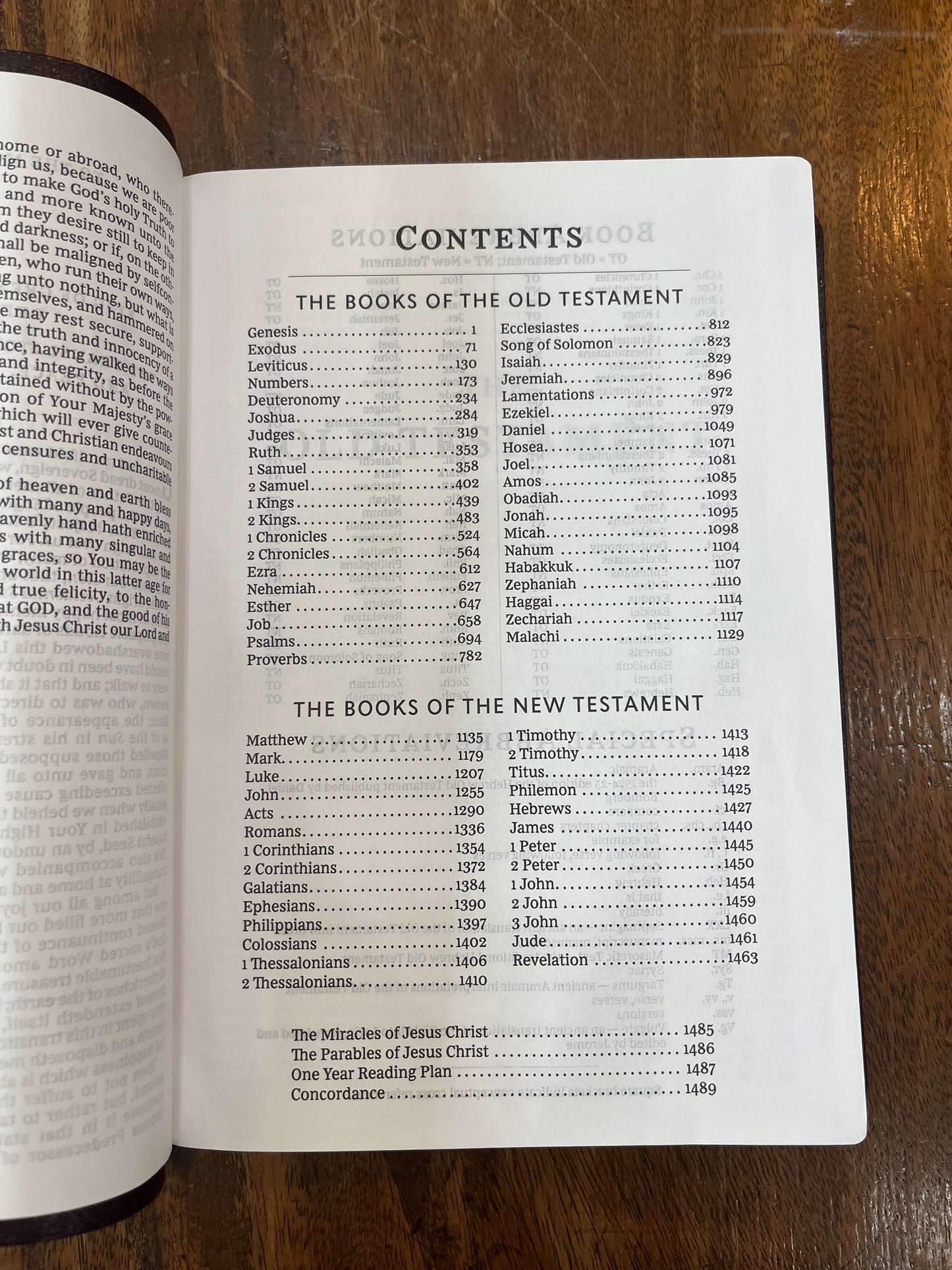 KJV Reference Bible, Giant Print, Burgundy Bonded Leather