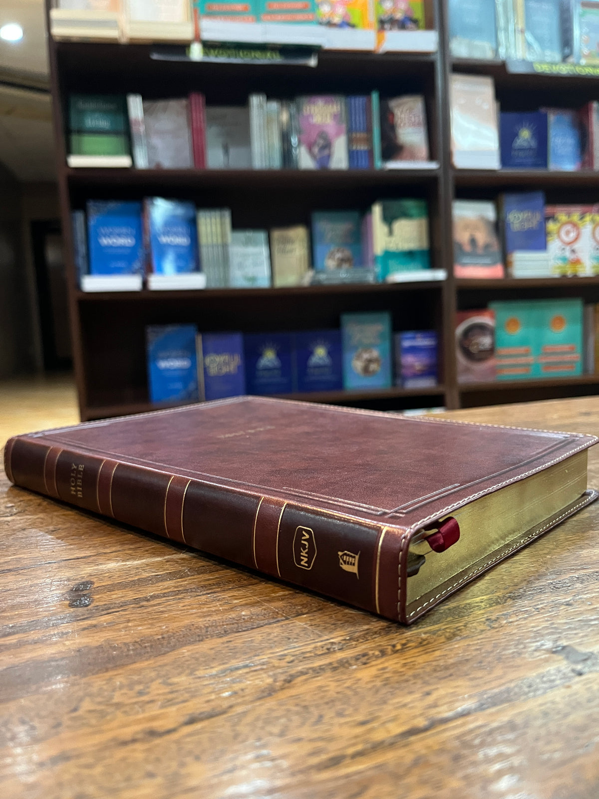 NKJV Giant-Print Thinline Bible Brown