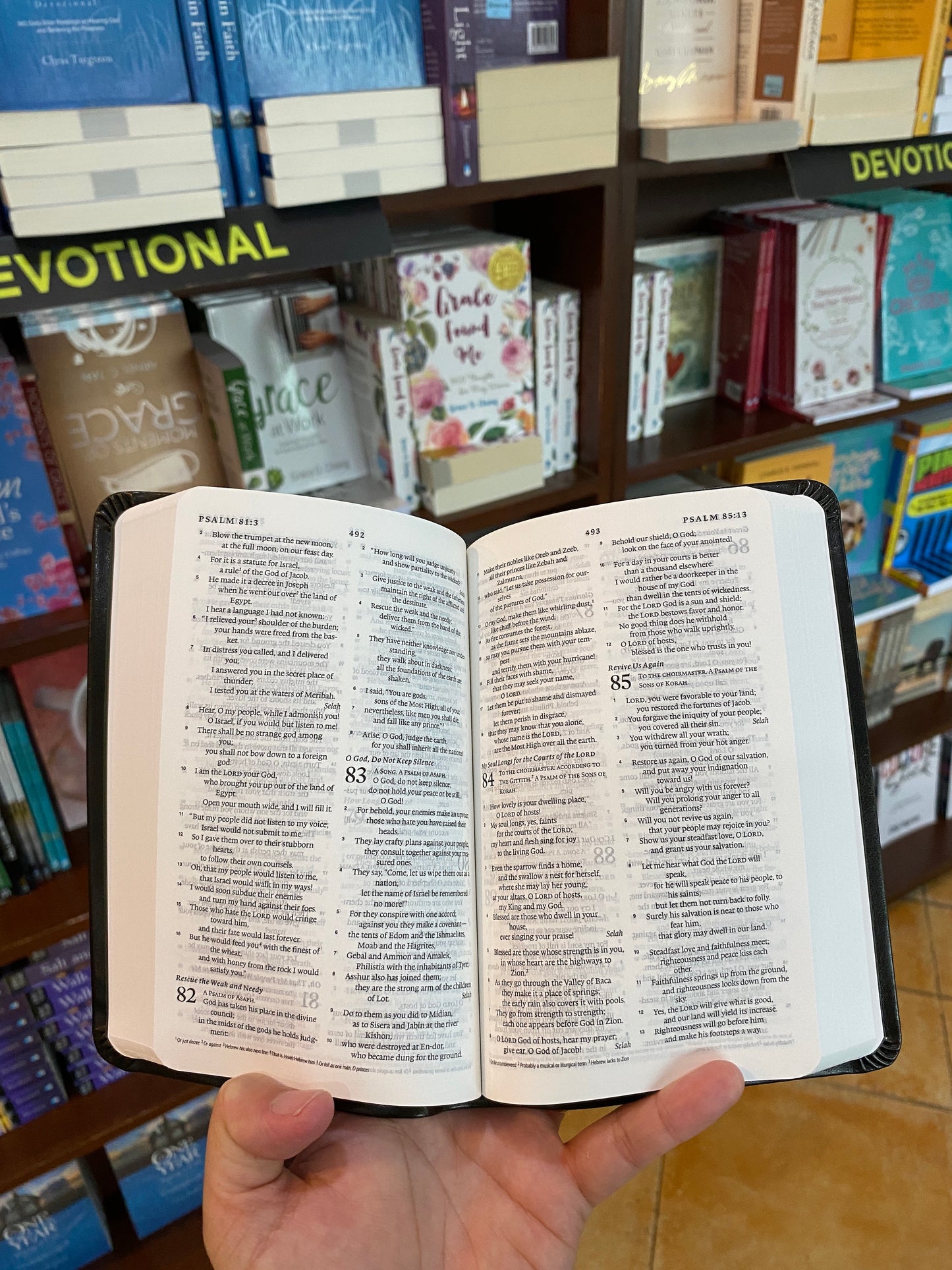 ESV Value Compact Bible (TruTone, Olive, Celtic Cross Design)