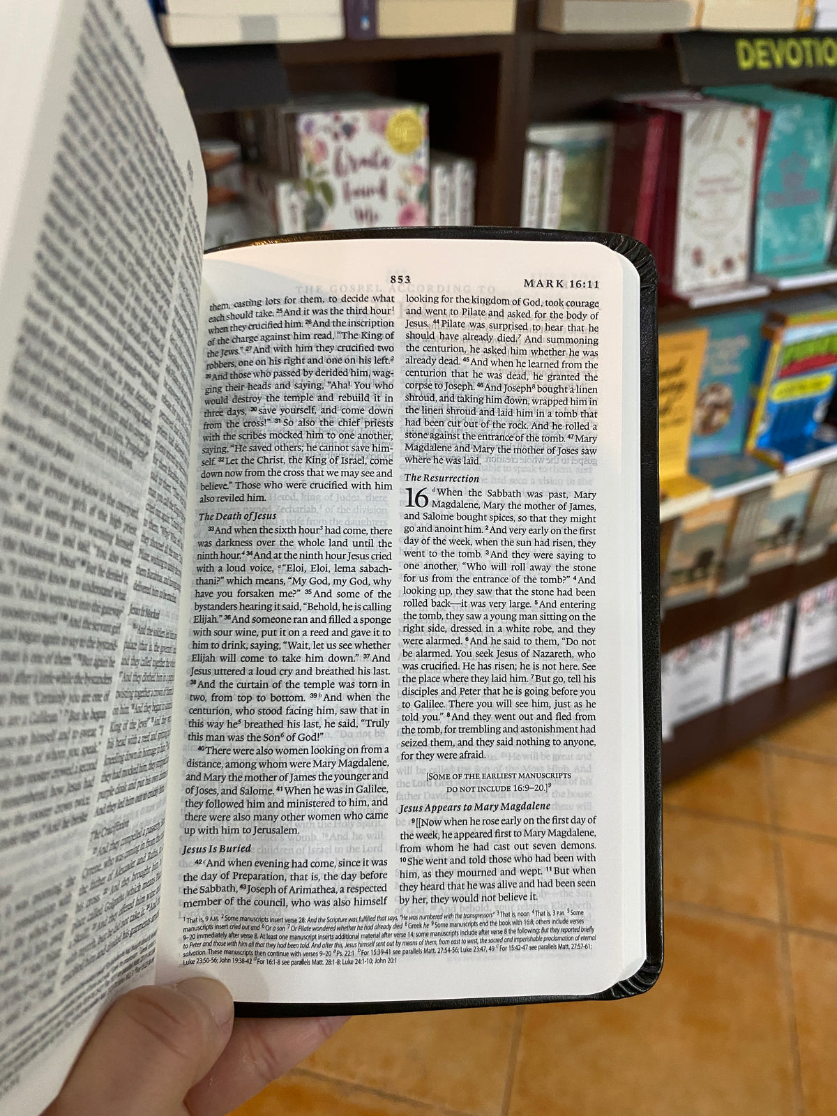 ESV Value Compact Bible (TruTone, Olive, Celtic Cross Design)