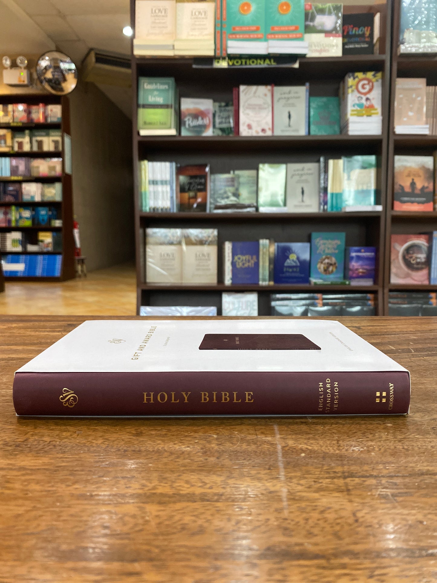 ESV Gift and Award Bible (TruTone Imitation Leather, Burgundy)