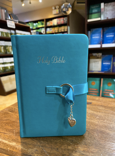 NKJV Simply Charming Bible (Hardcover, Blue Edition)