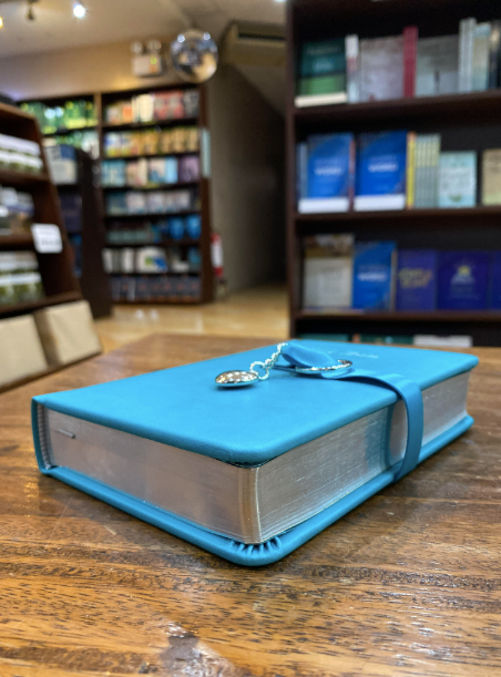 NKJV Simply Charming Bible (Hardcover, Blue Edition)