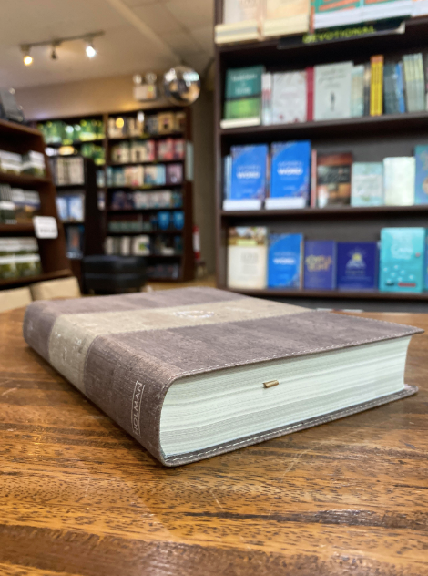 CSB Essential Teen Study Bible (LeatherTouch,Weathered Gray Cork)