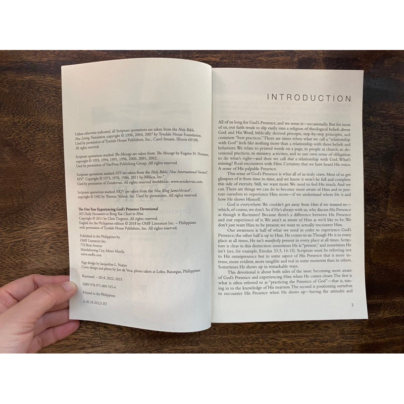 The One Year Experiencing God's Presence (Devotional)