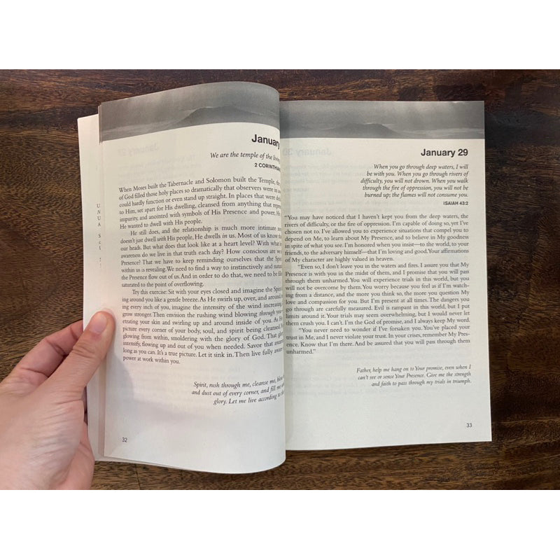 The One Year Experiencing God's Presence (Devotional)