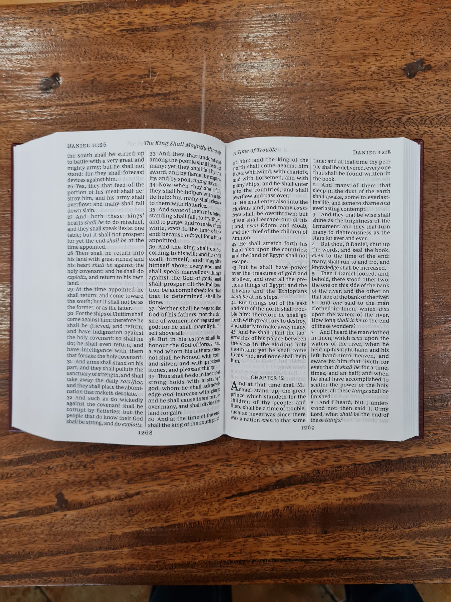 KJV, Pew Bible, Large Print, Hardcover, Burgundy