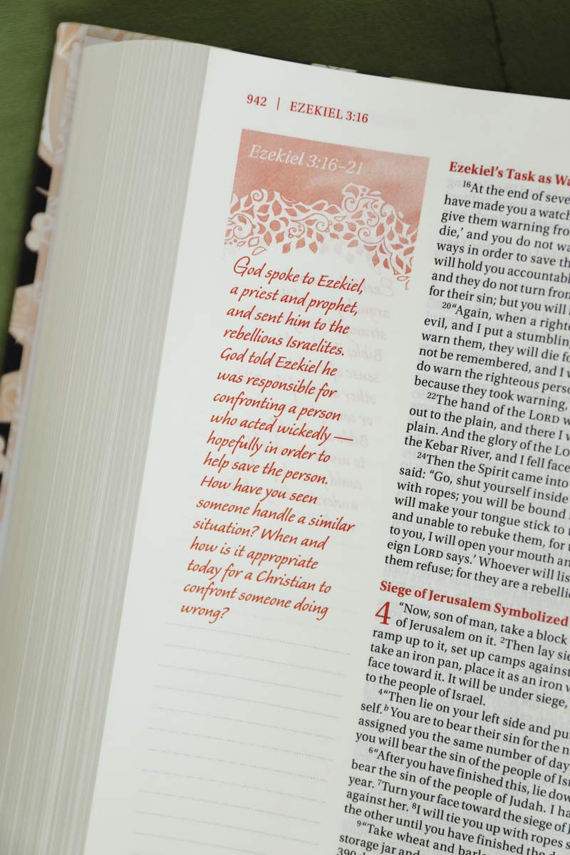 NIV Journal the Word Bible for Teen Girls (Hardcover, Pink Floral)