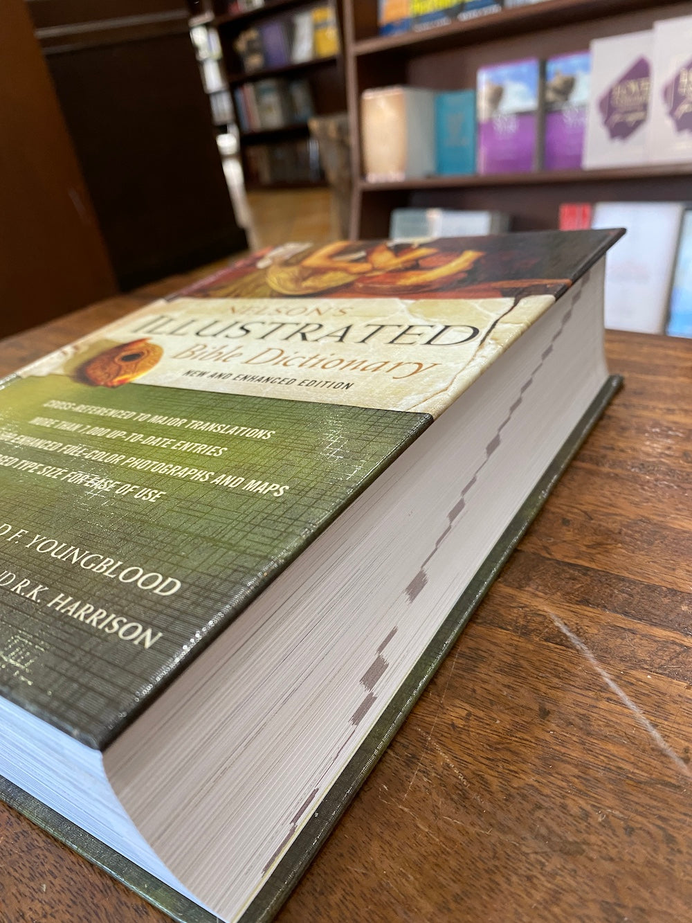 Nelson's Illustrated Bible Dictionary, New and Enhanced Edition