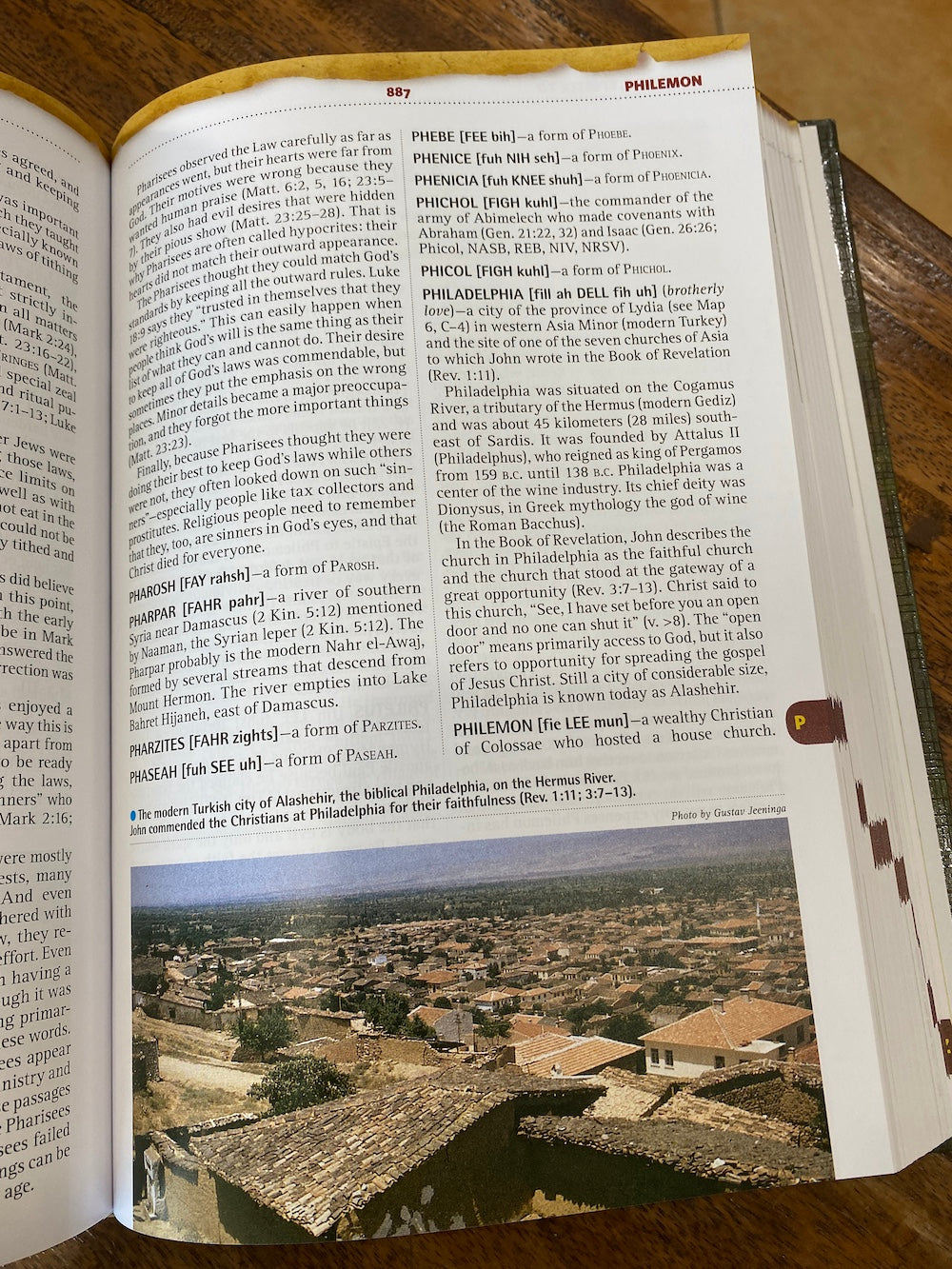 Nelson's Illustrated Bible Dictionary, New and Enhanced Edition