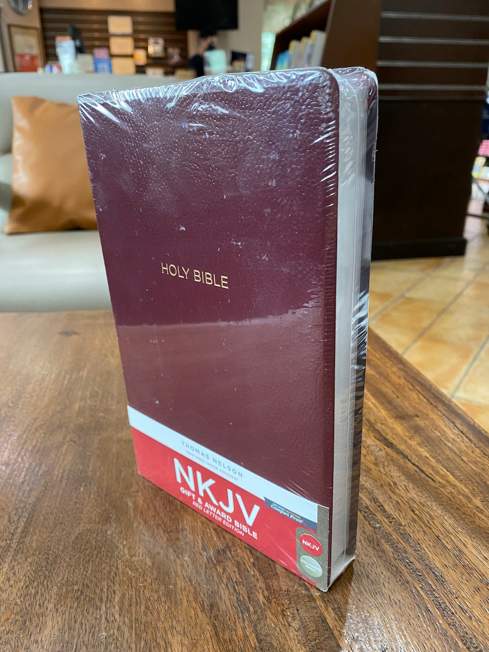 NKJV Gift and Award Bible (Burgundy, Leather-Look)