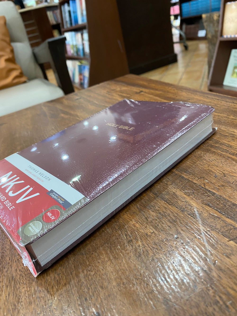 NKJV Gift and Award Bible (Burgundy, Leather-Look)