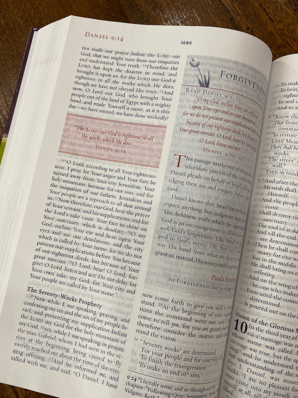 NKJV Women of Faith Devotional Bible: A Message of Grace & Hope for Every Day - Hardcover