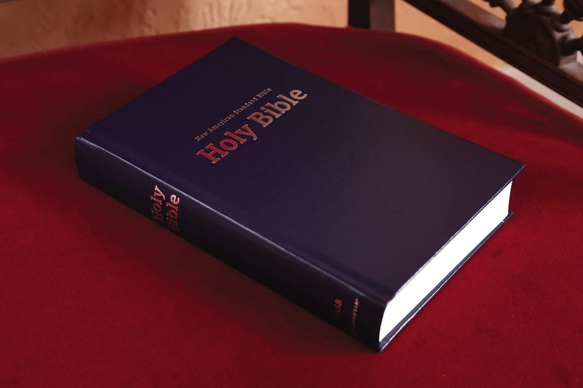 NASB Comfort Print Pew and Worship Bible--hardcover black
